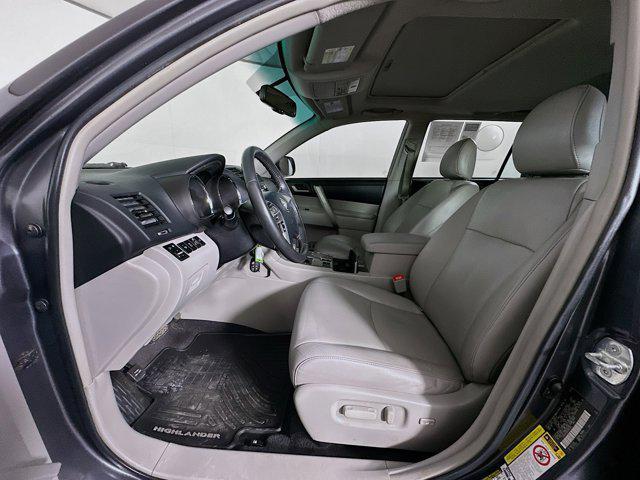 used 2013 Toyota Highlander car, priced at $13,899