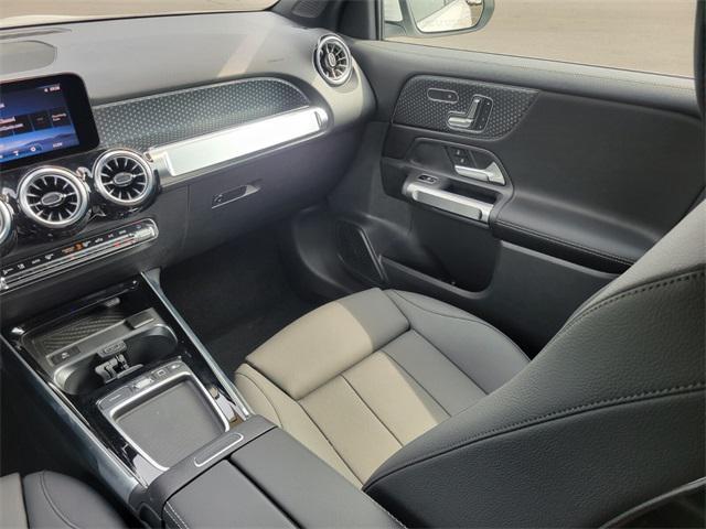 new 2025 Mercedes-Benz GLB 250 car, priced at $51,095