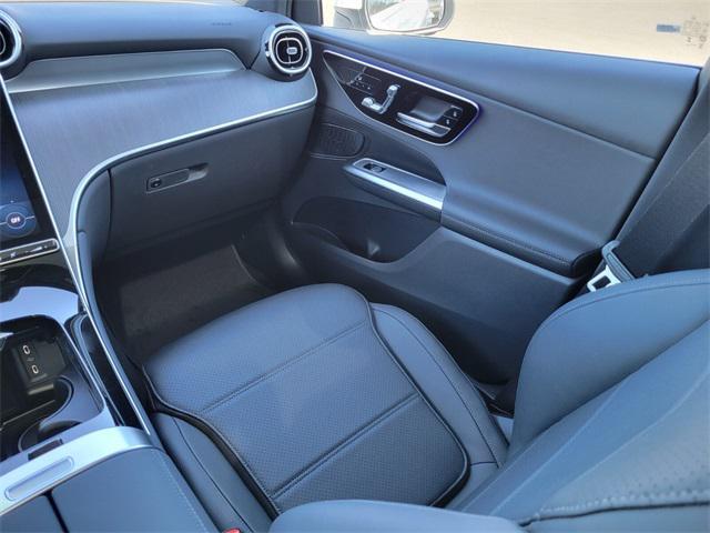new 2025 Mercedes-Benz GLC 300 car