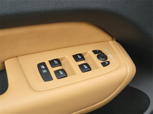 used 2022 Volvo XC60 car, priced at $32,995