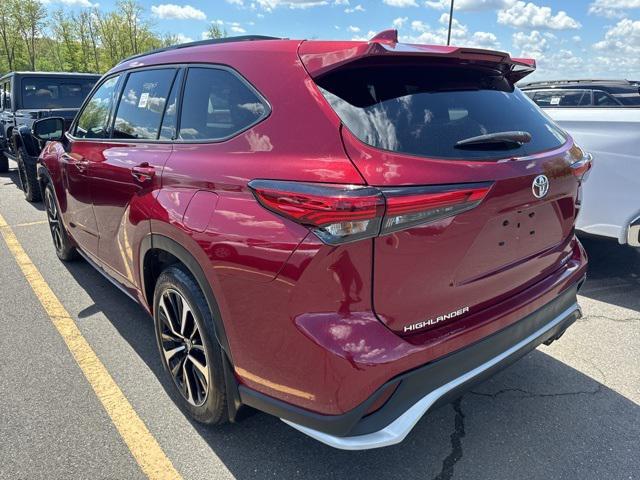 used 2022 Toyota Highlander car, priced at $43,995