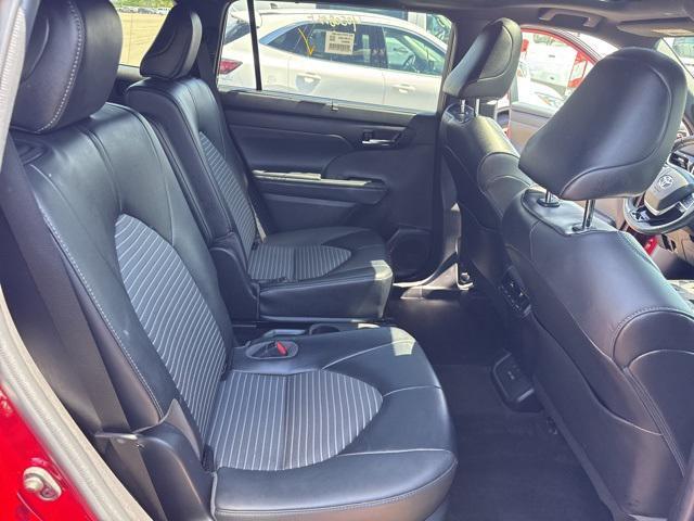 used 2022 Toyota Highlander car, priced at $43,995