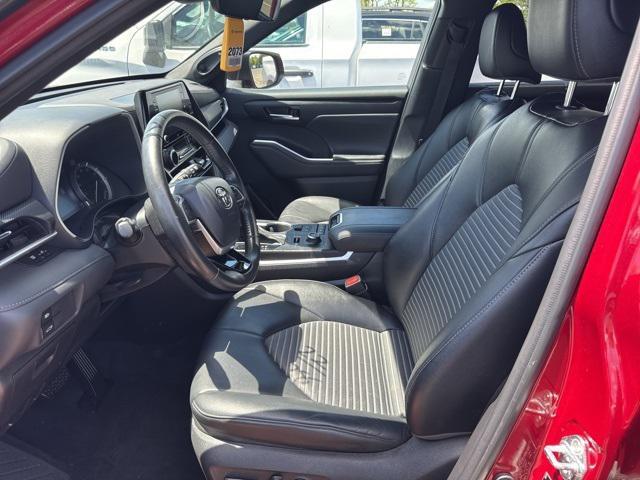 used 2022 Toyota Highlander car, priced at $43,995
