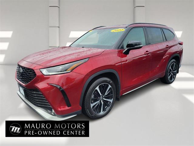 used 2022 Toyota Highlander car, priced at $39,887