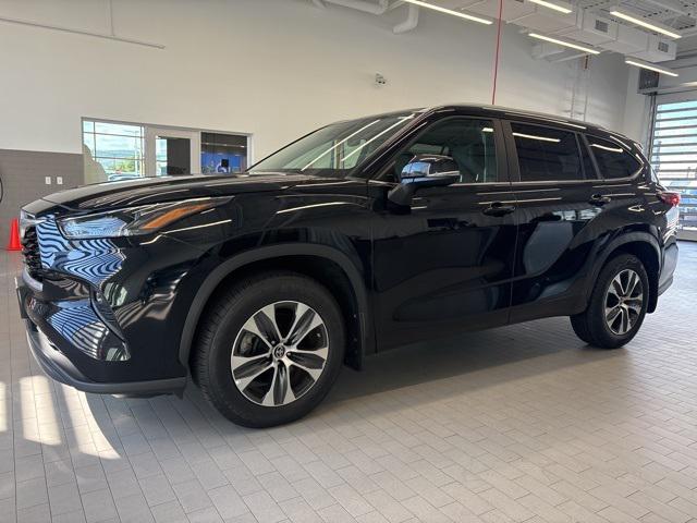 used 2023 Toyota Highlander car, priced at $39,497