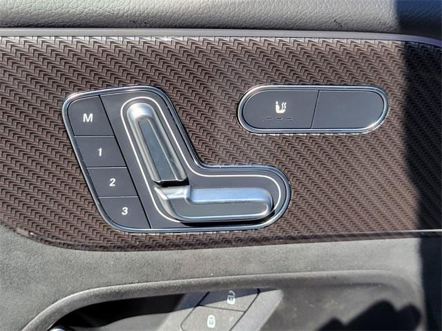 new 2025 Mercedes-Benz GLB 250 car, priced at $55,895