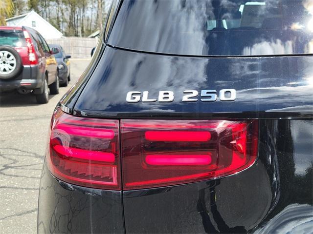 new 2024 Mercedes-Benz GLB 250 car, priced at $51,925