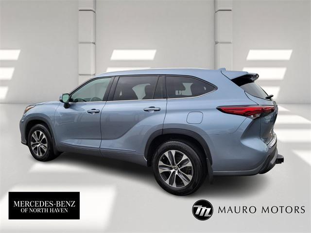 used 2022 Toyota Highlander car, priced at $36,498