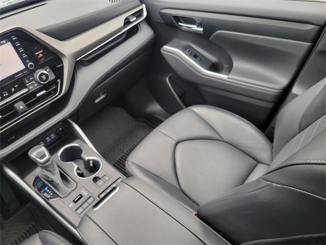 used 2022 Toyota Highlander car, priced at $36,498