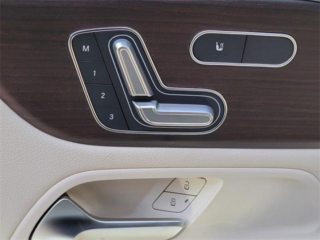 new 2025 Mercedes-Benz GLA 250 car, priced at $50,320
