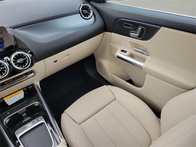new 2025 Mercedes-Benz GLA 250 car, priced at $47,295