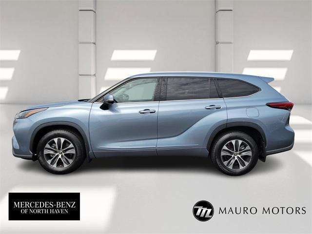 used 2022 Toyota Highlander car, priced at $37,997