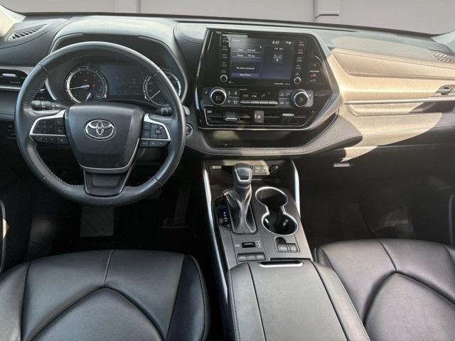 used 2022 Toyota Highlander car, priced at $37,997