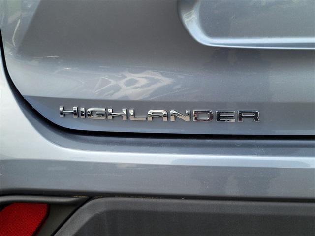 used 2022 Toyota Highlander car, priced at $37,997