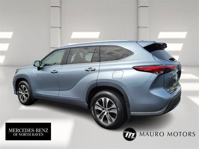 used 2022 Toyota Highlander car, priced at $37,997