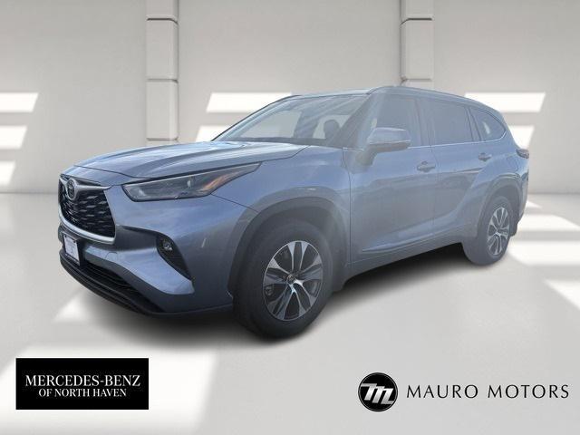 used 2022 Toyota Highlander car, priced at $37,997