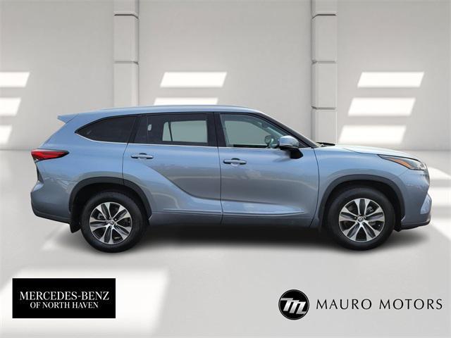 used 2022 Toyota Highlander car, priced at $37,997