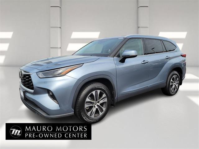 used 2022 Toyota Highlander car, priced at $35,788