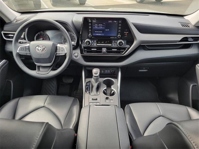 used 2022 Toyota Highlander car, priced at $37,997