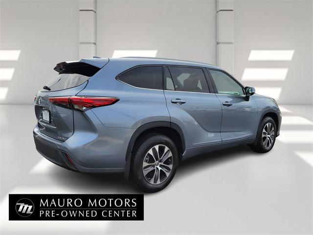 used 2022 Toyota Highlander car, priced at $35,788