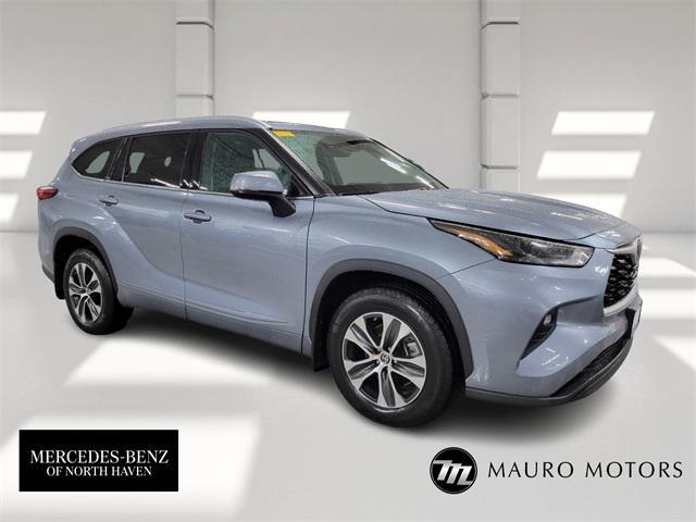 used 2022 Toyota Highlander car, priced at $37,997