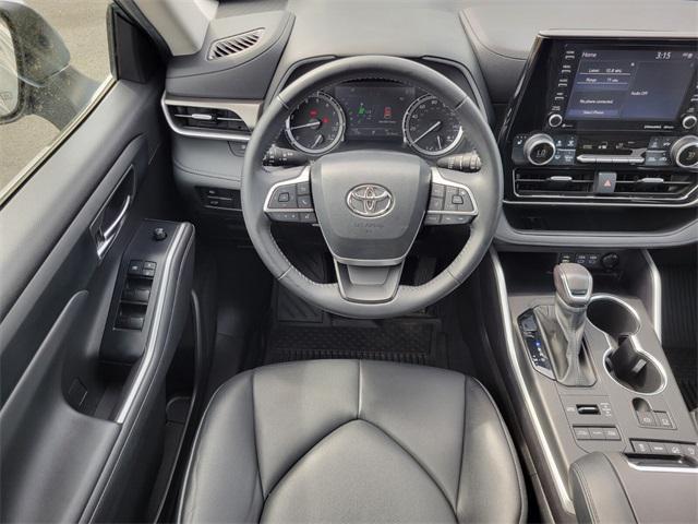 used 2022 Toyota Highlander car, priced at $37,997