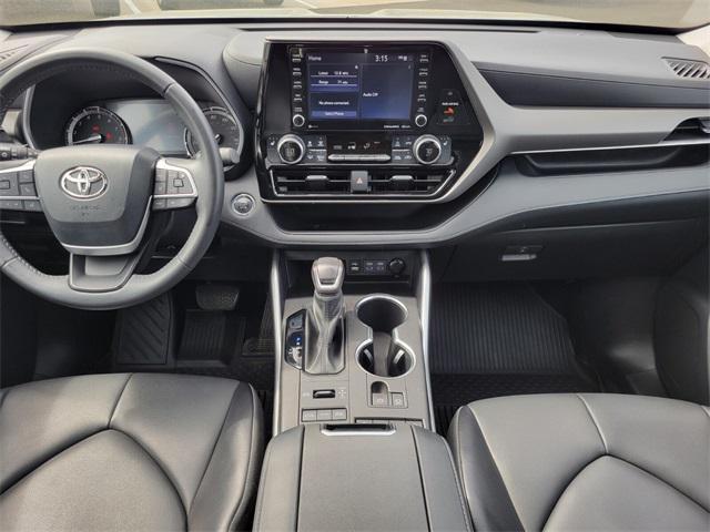 used 2022 Toyota Highlander car, priced at $37,997