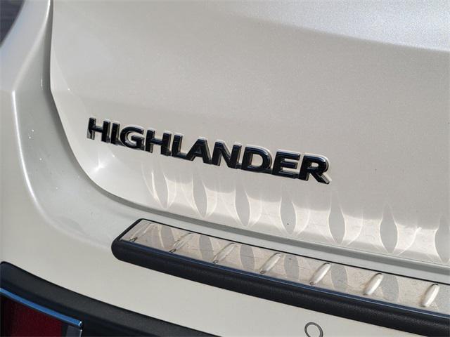 used 2019 Toyota Highlander Hybrid car, priced at $25,995