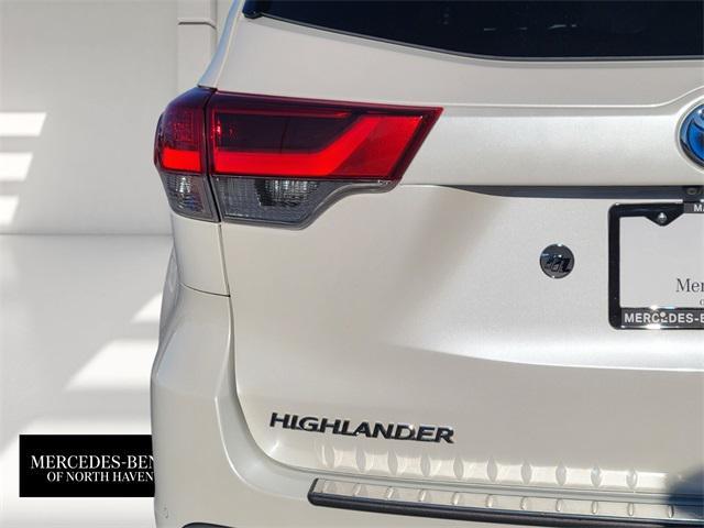 used 2019 Toyota Highlander Hybrid car, priced at $25,995