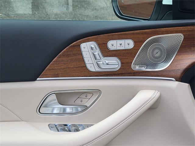 new 2025 Mercedes-Benz GLE 580 car, priced at $90,545