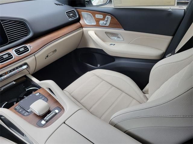 new 2025 Mercedes-Benz GLE 580 car, priced at $90,545