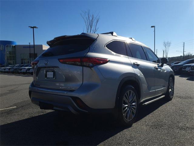 used 2022 Toyota Highlander car, priced at $40,458