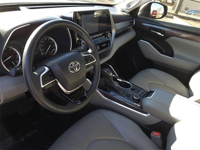 used 2022 Toyota Highlander car, priced at $40,458