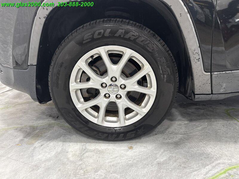 used 2015 Jeep Cherokee car, priced at $10,999