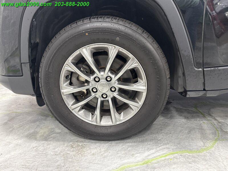 used 2019 Jeep Cherokee car, priced at $17,999