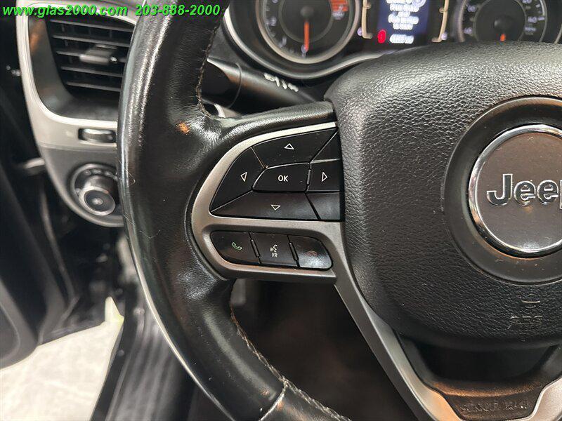 used 2019 Jeep Cherokee car, priced at $17,999