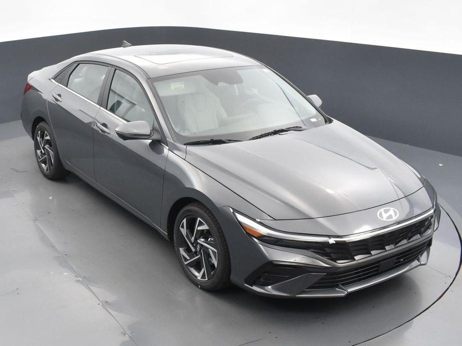 new 2024 Hyundai Elantra car, priced at $24,305