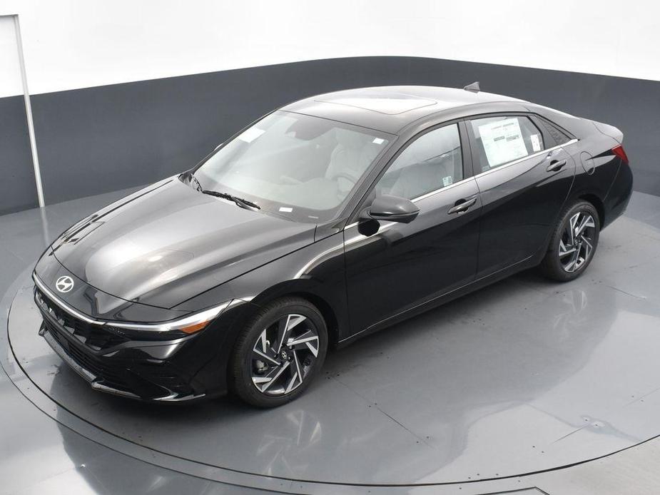 new 2024 Hyundai Elantra car, priced at $24,275