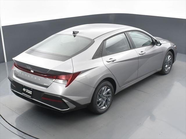 new 2025 Hyundai Elantra HEV car, priced at $23,055