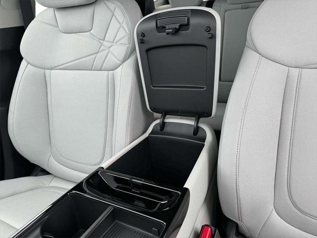 new 2025 Hyundai TUCSON Hybrid car, priced at $34,048