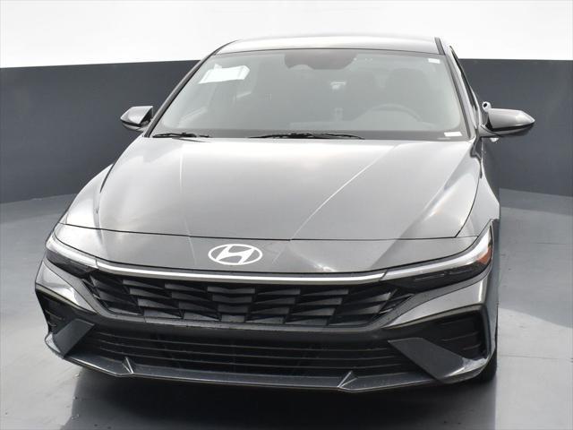 new 2025 Hyundai Elantra HEV car, priced at $27,201