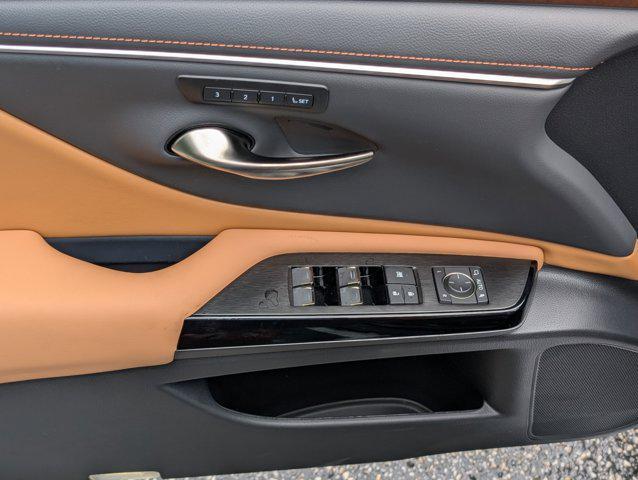 new 2025 Lexus ES 300h car, priced at $49,491