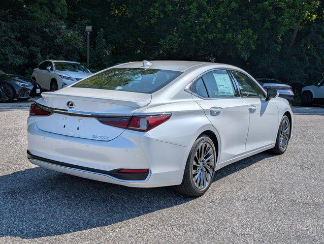 new 2025 Lexus ES 300h car, priced at $55,004