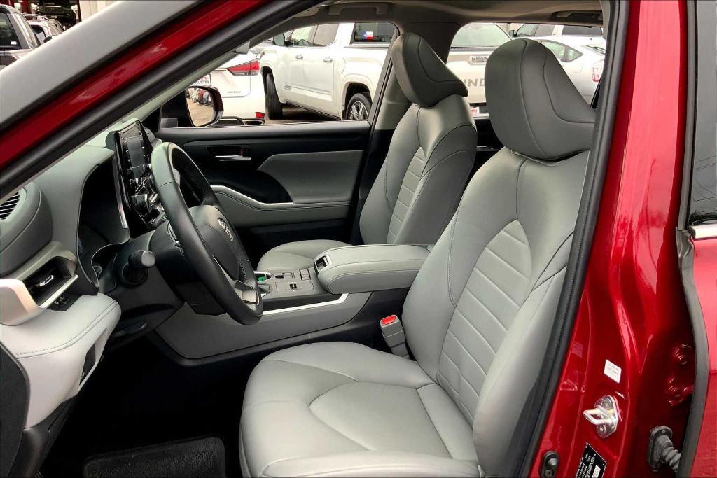 used 2022 Toyota Highlander Hybrid car, priced at $40,983