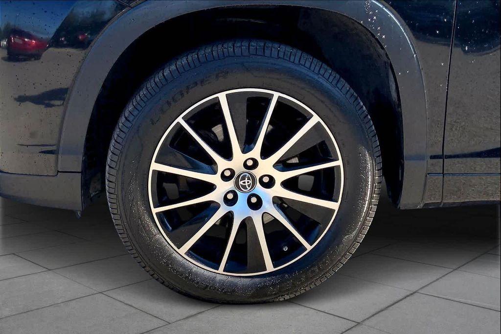 used 2018 Toyota Highlander car, priced at $15,788