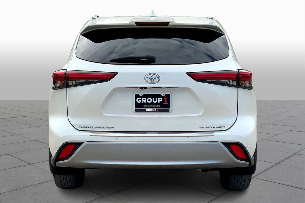 used 2021 Toyota Highlander car, priced at $38,999