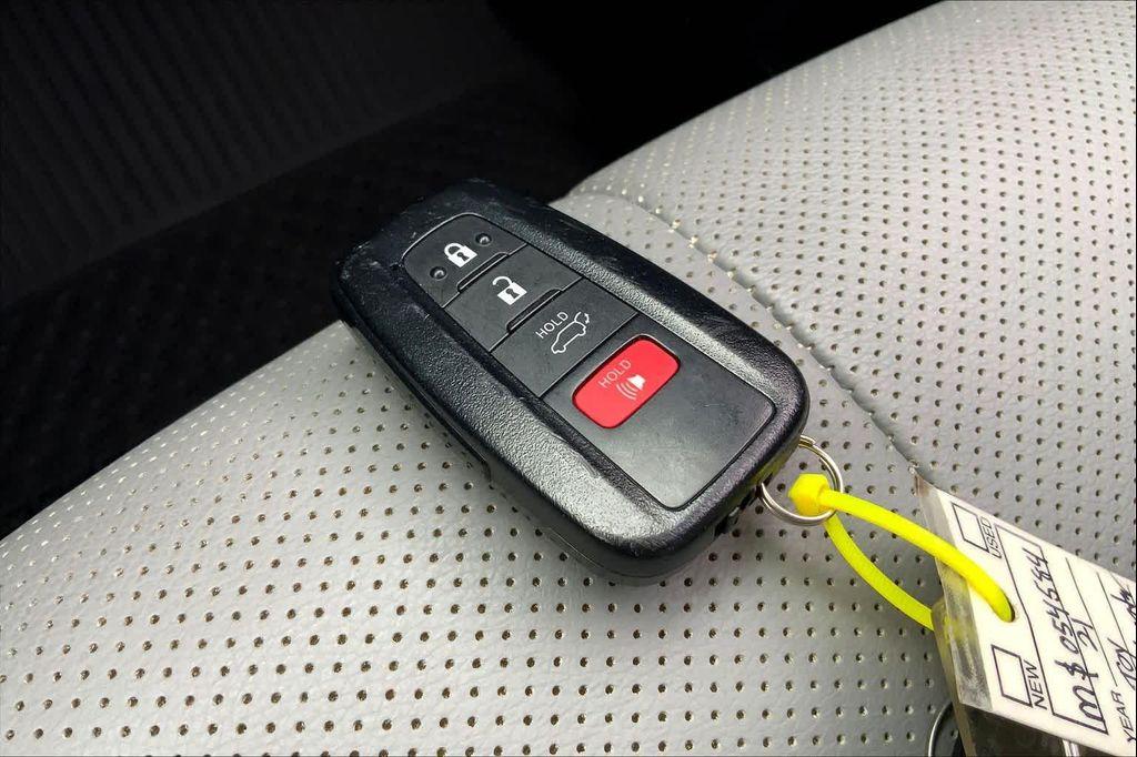 used 2021 Toyota Highlander car, priced at $38,999