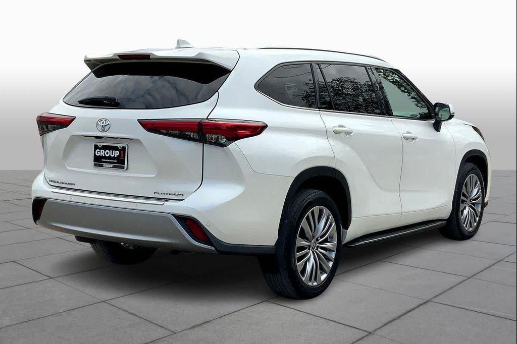 used 2021 Toyota Highlander car, priced at $38,999