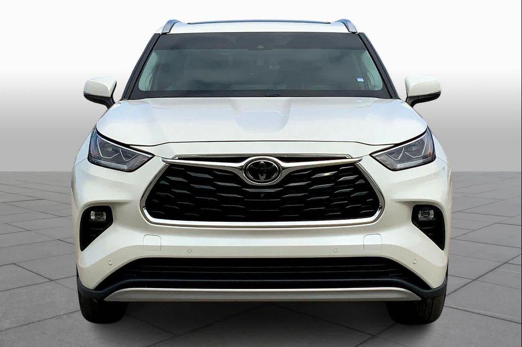 used 2021 Toyota Highlander car, priced at $38,999