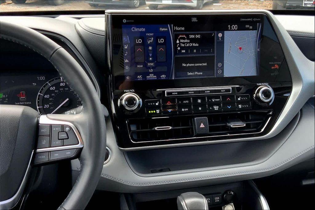 used 2021 Toyota Highlander car, priced at $38,999